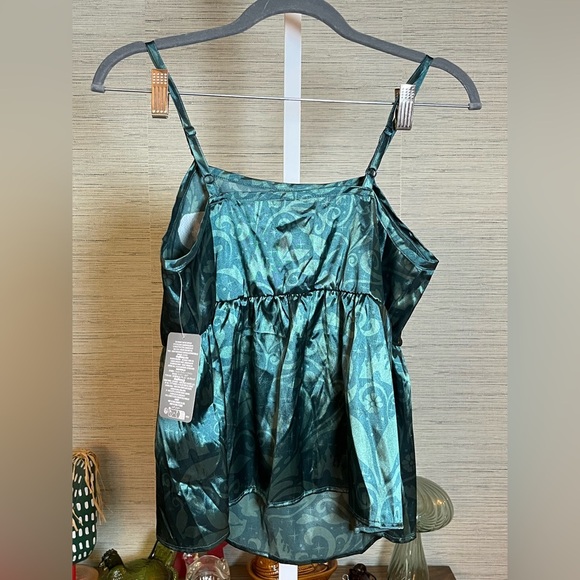 NWT Disney Fantasyland Castle Sleep Satin Pajama 2-piece Set Women's XS Silky - Picture 4 of 10